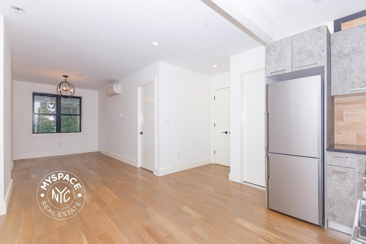 826 Saint Johns Pl #4F - Photo 3 of 5