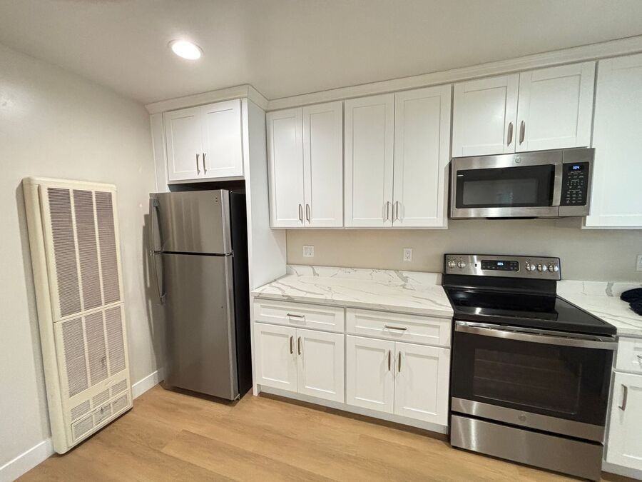 2422 Mckinley Ave #F - Photo 3 of 18