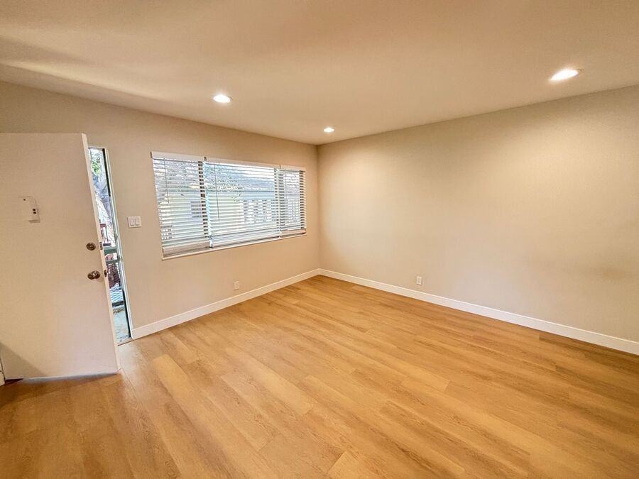 2422 Mckinley Ave #F - Photo 4 of 18