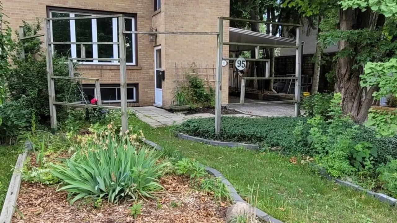 95 Overland Drive - Photo 2 of 15