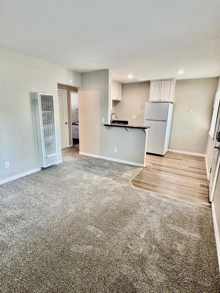 15471 Marty Dr - Photo 2 of 11