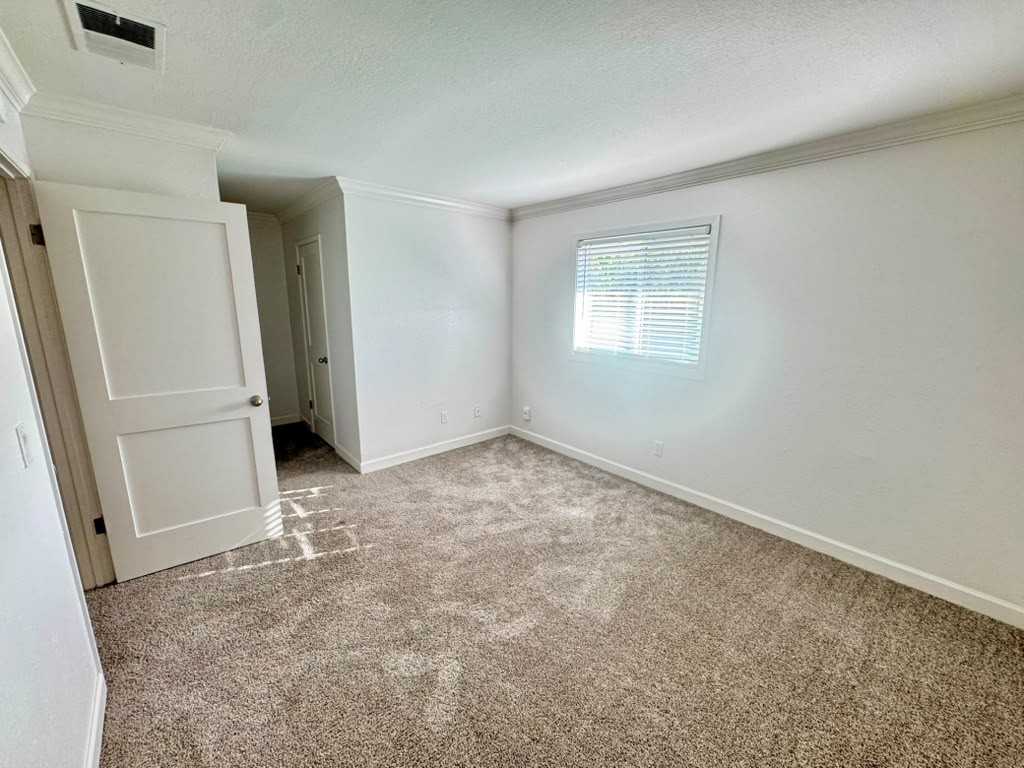 356 Robinson St #32 - Photo 6 of 14