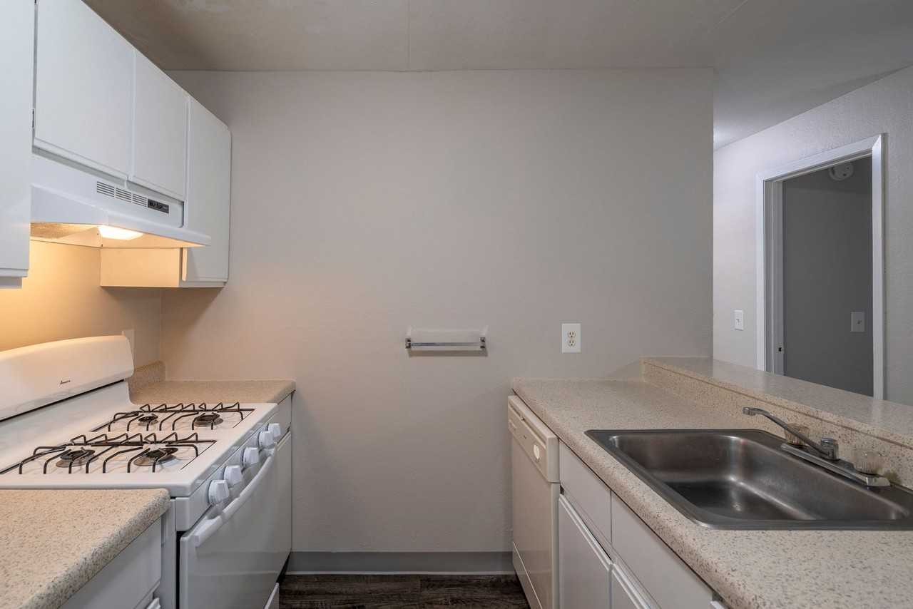 Pinery Woods Apartments - Photo 3 of 42
