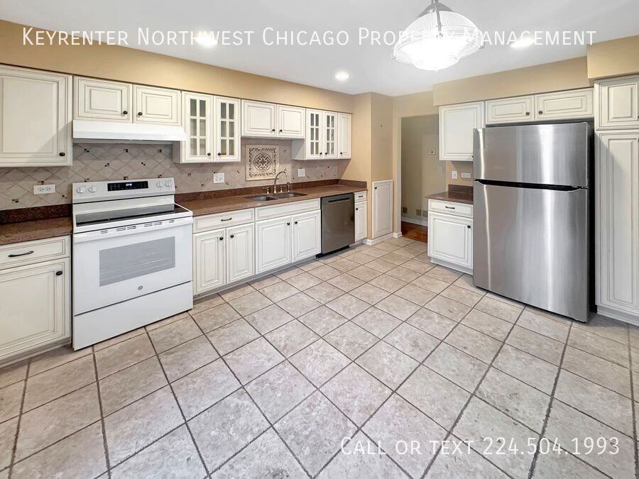 5015 Dukesberry Ln - Photo 3 of 25