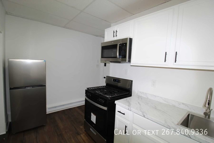 2119 W 3rd St #2 - Photo 3 of 38