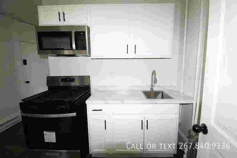 2119 W 3rd St #2 - Photo 7 of 38