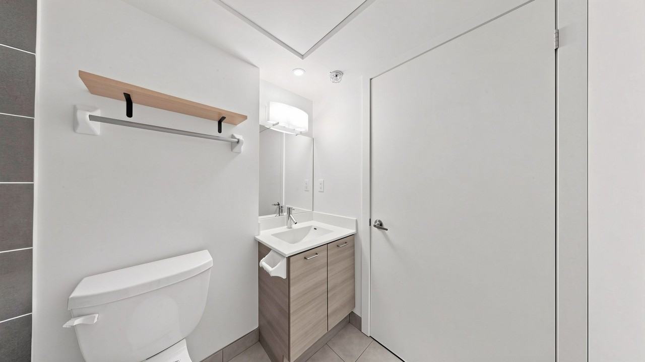 20 Joe Shuster Way #715 - Photo 7 of 26