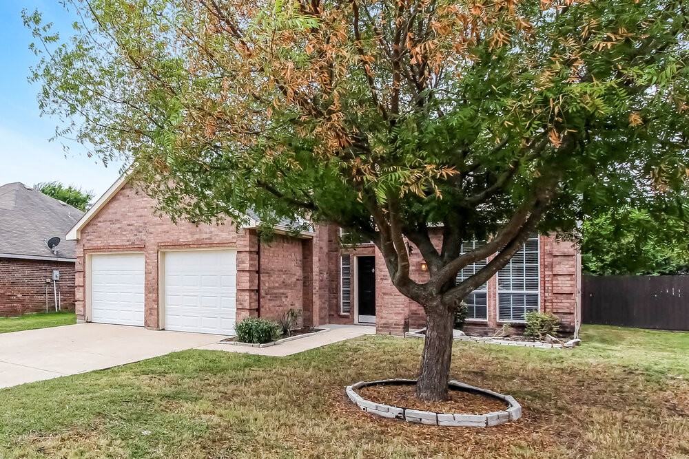 3703 Sycamore Ln - Photo 4 of 17