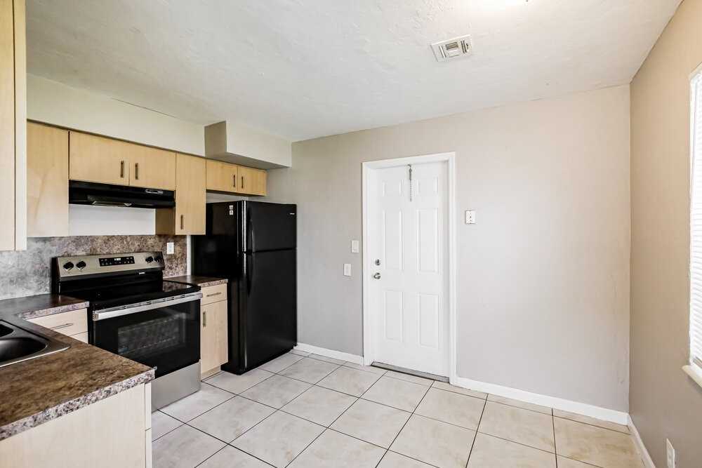 3120 Nw 5th Ct - Photo 6 of 16