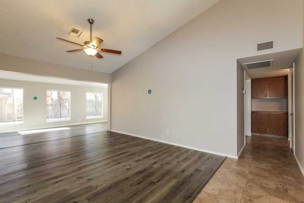 1101 W Wickieup Ln - Photo 4 of 16