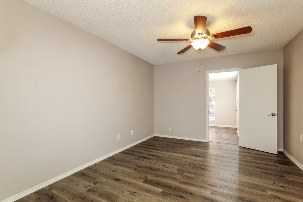 1101 W Wickieup Ln - Photo 5 of 16