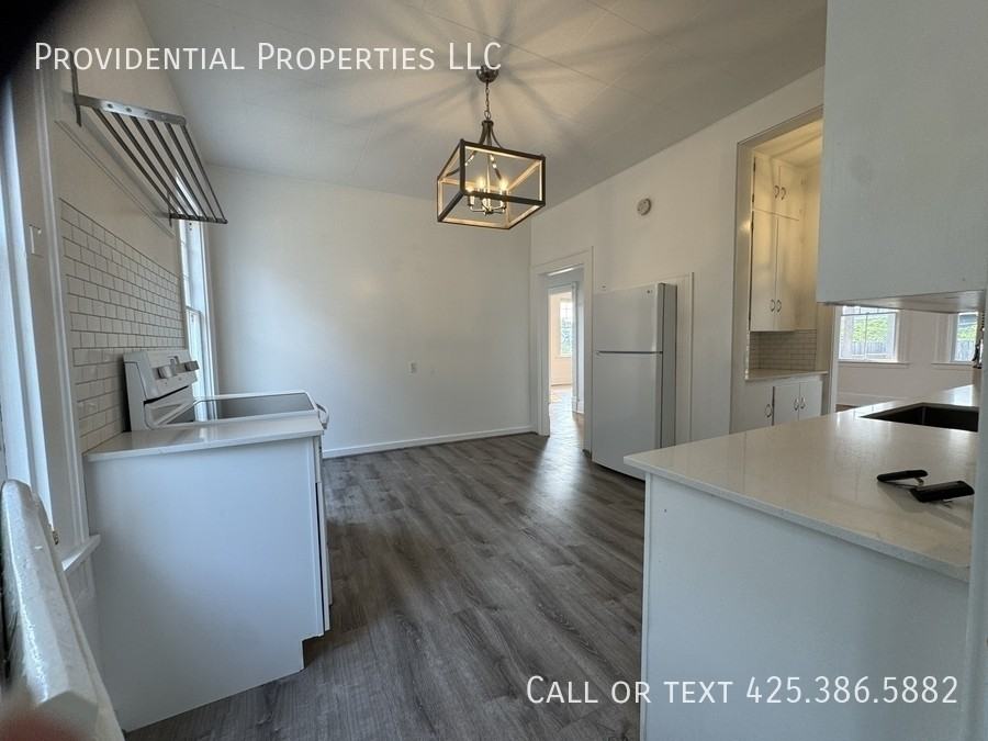 424 8th Ave W - Photo 3 of 20