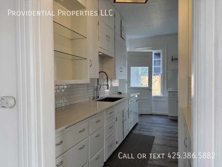 424 8th Ave W - Photo 4 of 20