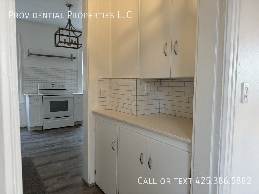 424 8th Ave W - Photo 5 of 20