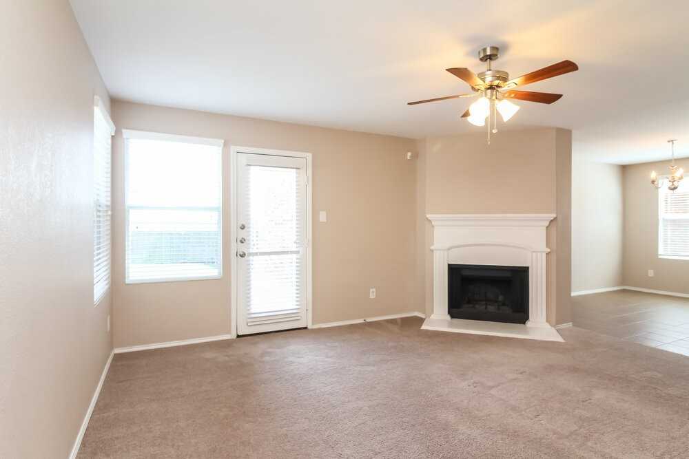 698 Austin Ln - Photo 2 of 25