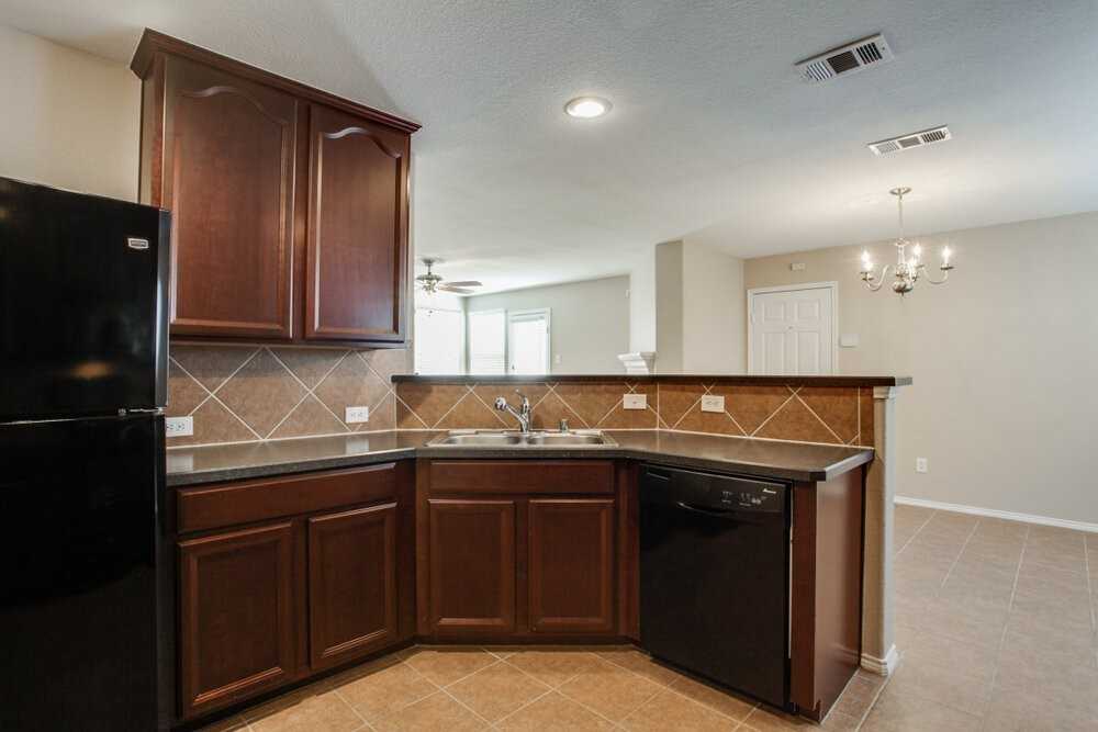 698 Austin Ln - Photo 3 of 25