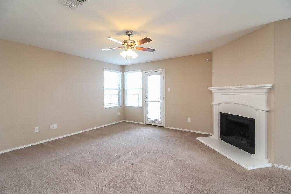 698 Austin Ln - Photo 4 of 25