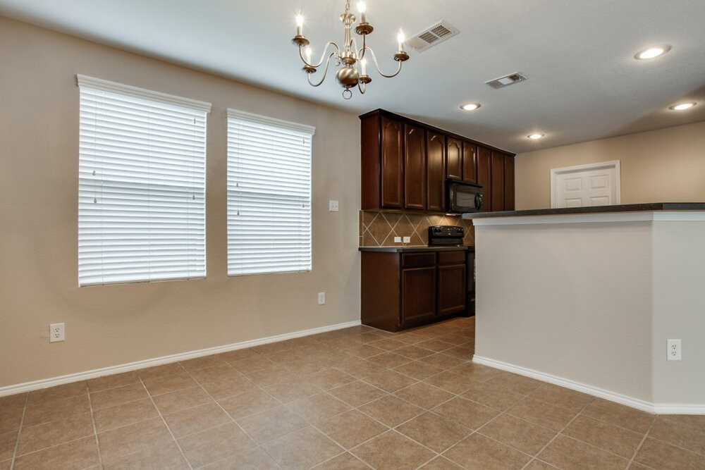 698 Austin Ln - Photo 5 of 25
