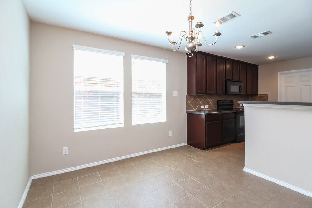 698 Austin Ln - Photo 6 of 25