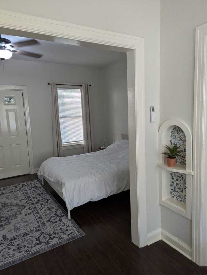 209 E Rosewood Ave #2 - Photo 3 of 13