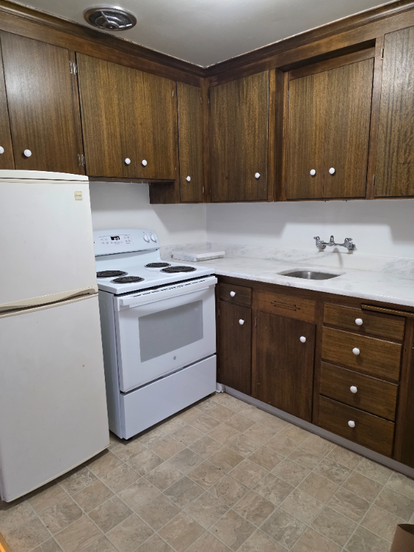 2349 W Newton St #302 - Photo 4 of 16