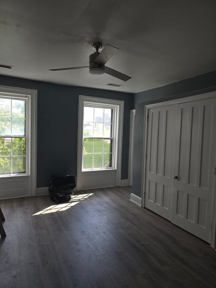 17 Ash Grove Pl #4 - Photo 7 of 9