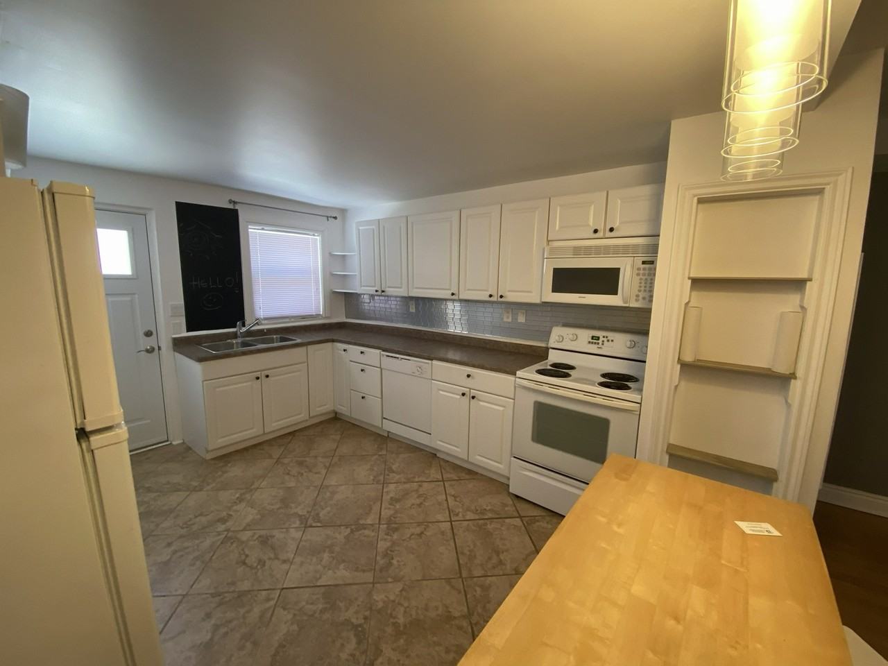 547 Bagot St - Photo 3 of 18