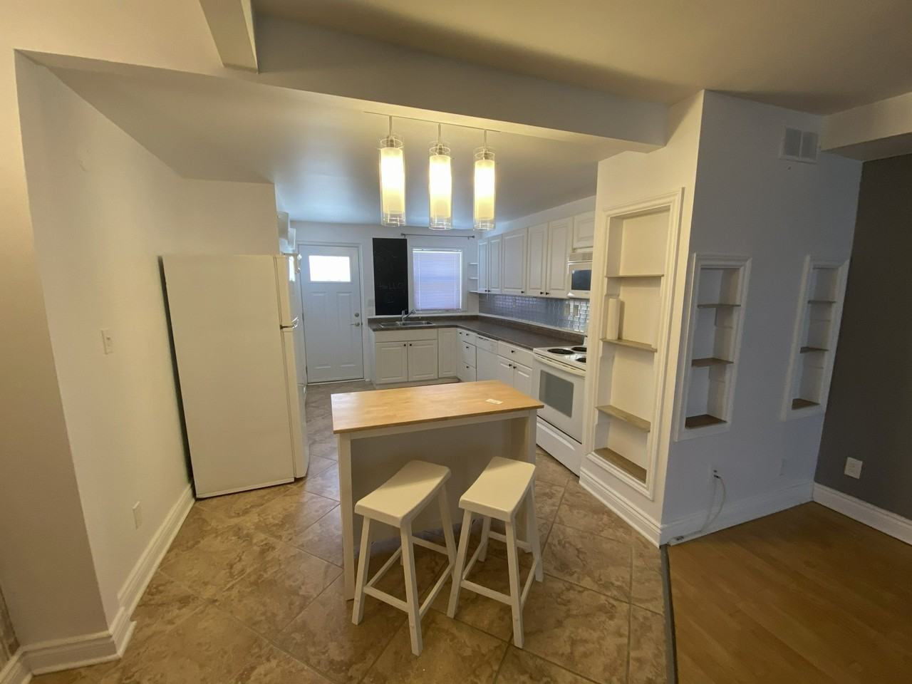 547 Bagot St - Photo 4 of 18