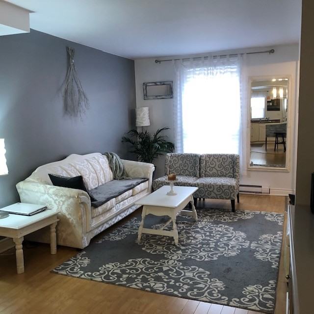 547 Bagot St - Photo 5 of 18