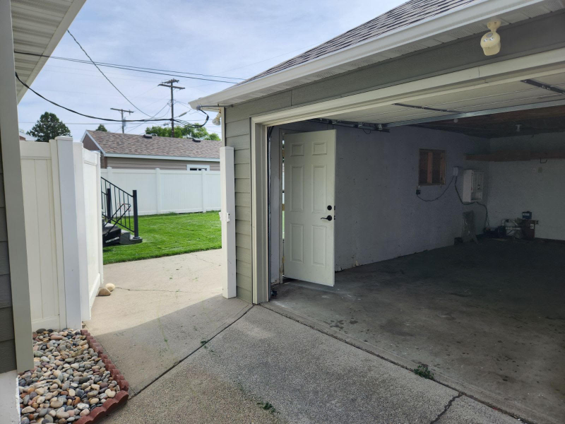 1806 Alderson Ave - Photo 5 of 20