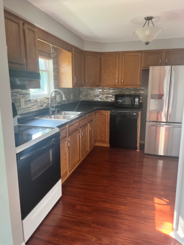 8499 Fathom Dr - Photo 3 of 10