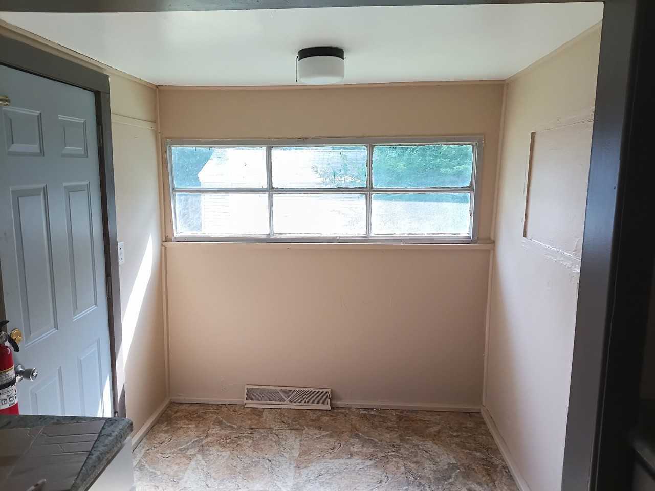 601 Lathrop St - Photo 7 of 21