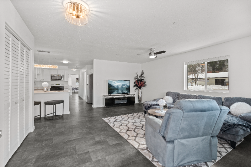 140 Railroad Ave #1