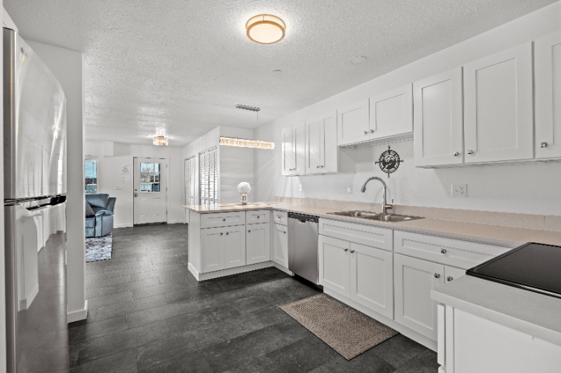 140 Railroad Ave #1 - Photo 3 of 20