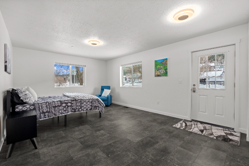 140 Railroad Ave #1 - Photo 5 of 20