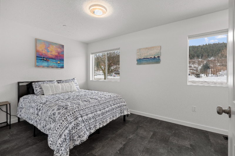 140 Railroad Ave #1 - Photo 7 of 20