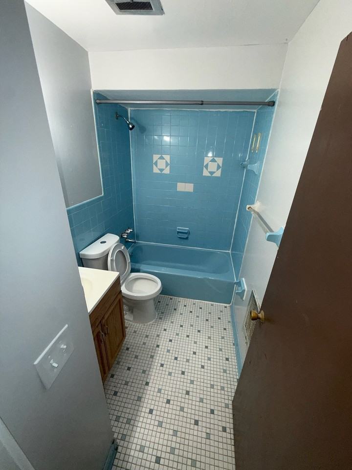 2969 Fourtowers Dr #69-1 - Photo 2 of 4