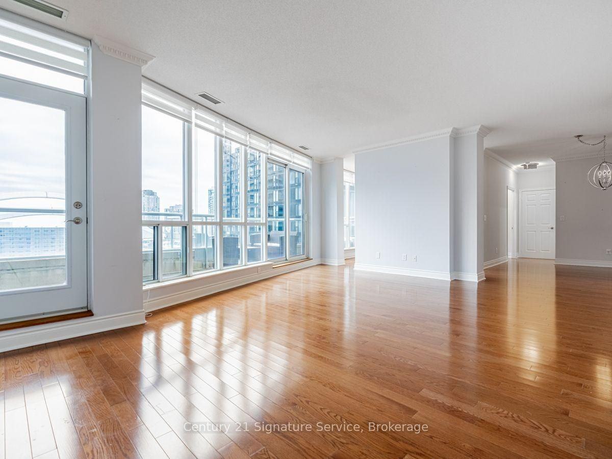 250 Wellington Street West #PH36 - Photo 7 of 39