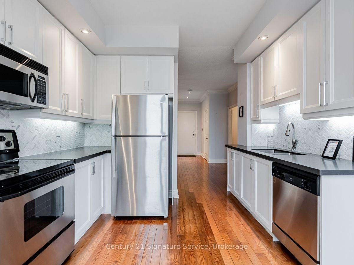 250 Wellington Street West #PH36 - Photo 4 of 39