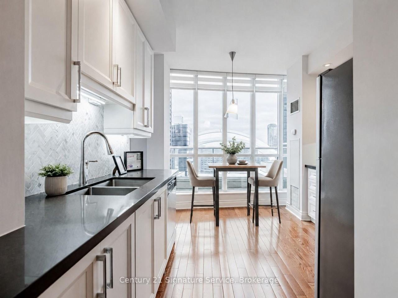 250 Wellington Street West #PH36 - Photo 2 of 39