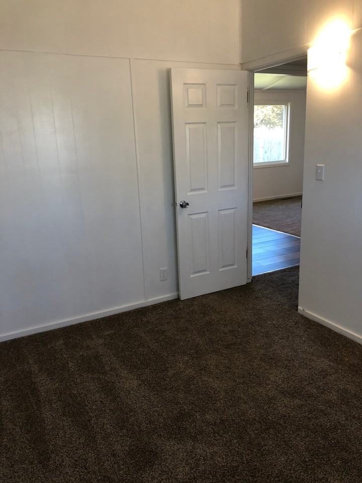 Fargo Ave #2202 - Photo 7 of 8