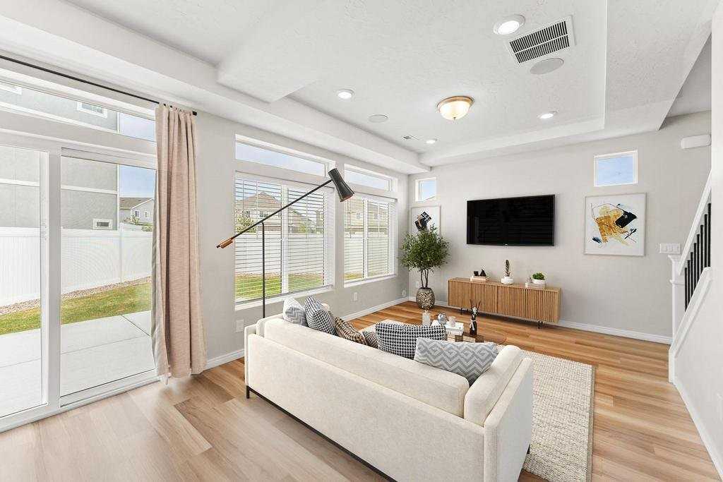 104 E Polaris Dr - Photo 4 of 18