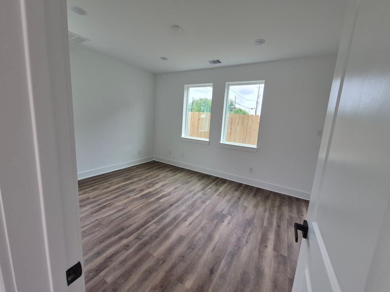 3217 St Emanuel St - Photo 5 of 18