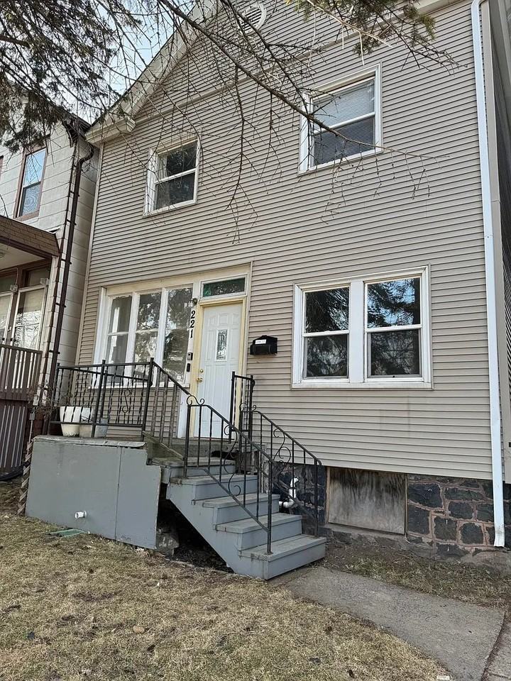 221 E 5th St - Photo 3 of 23