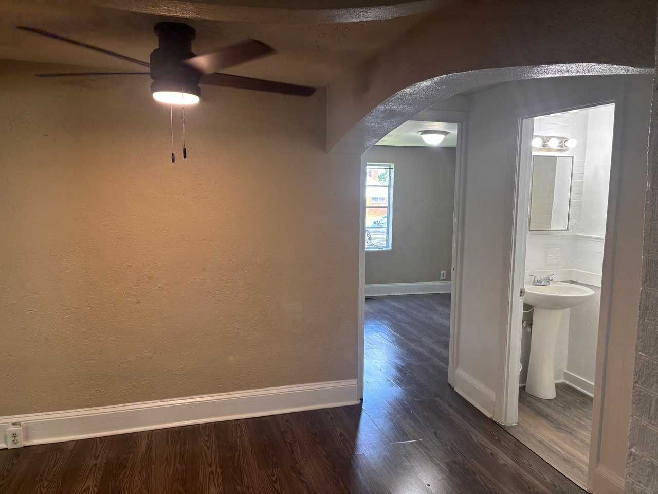 1102 Crawford St - Photo 6 of 28