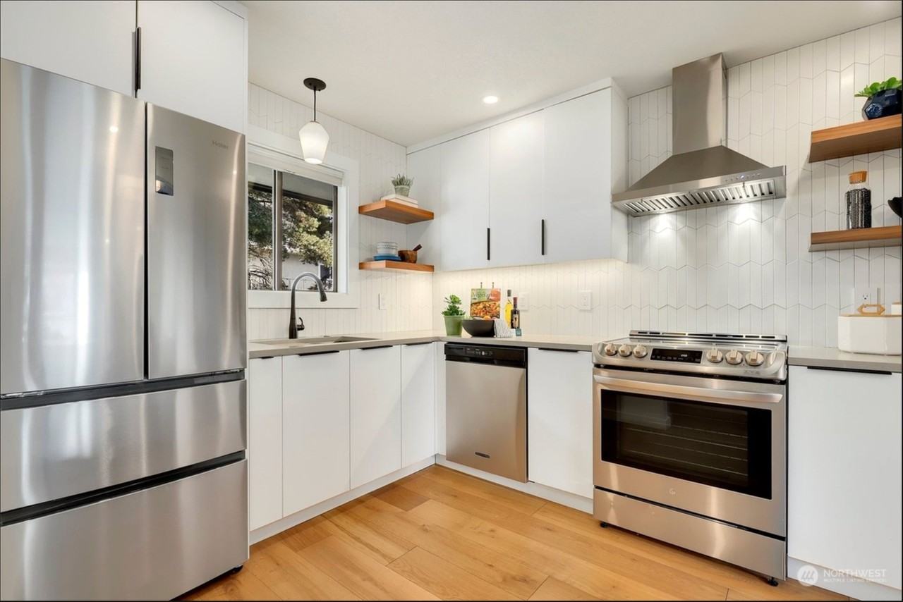 210 Boylston Ave E #205 - Photo 5 of 21