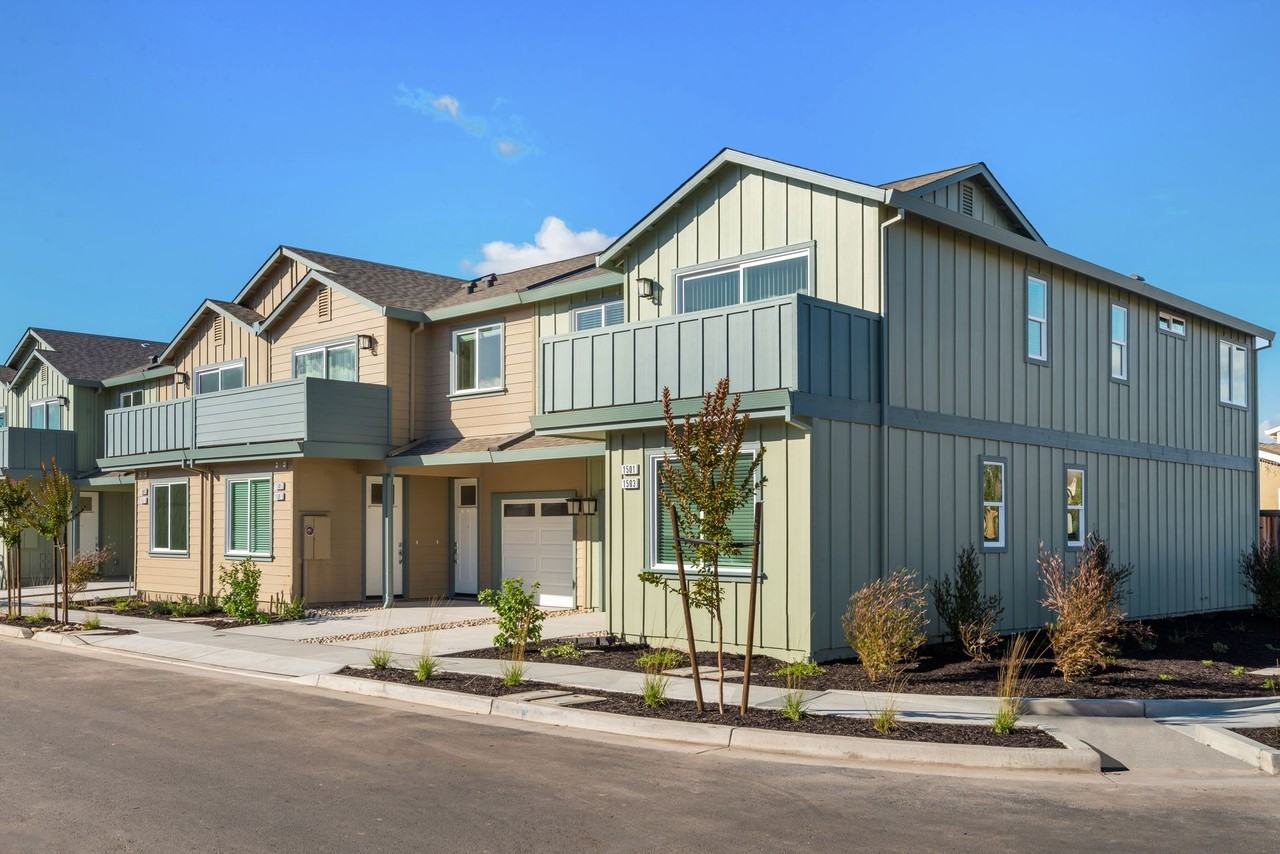 Colgan Creek Townhomes - Photo 2 of 50