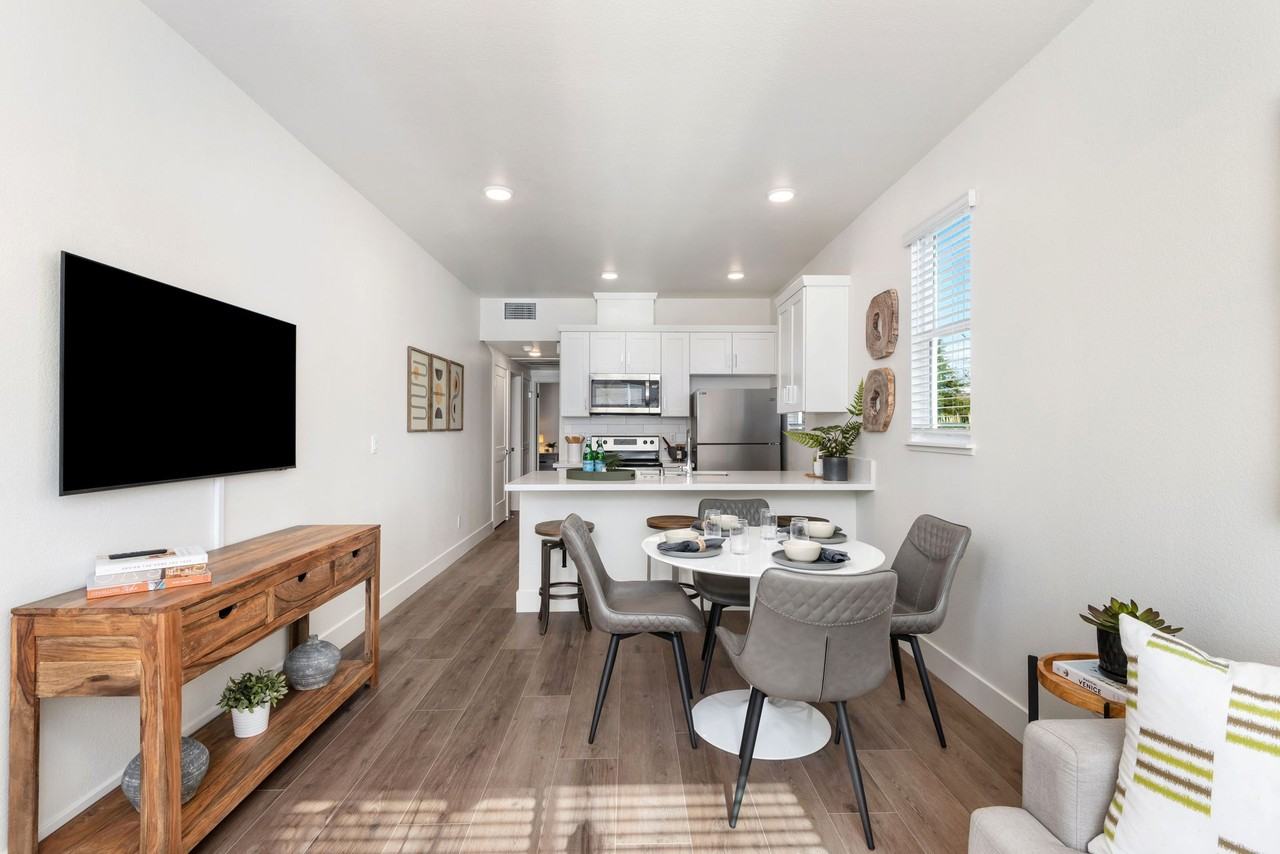 Colgan Creek Townhomes - Photo 3 of 50