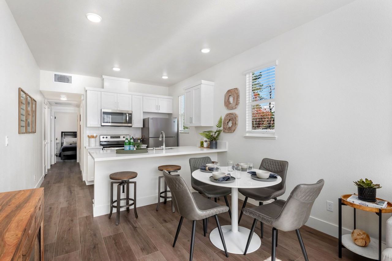 Colgan Creek Townhomes - Photo 4 of 50