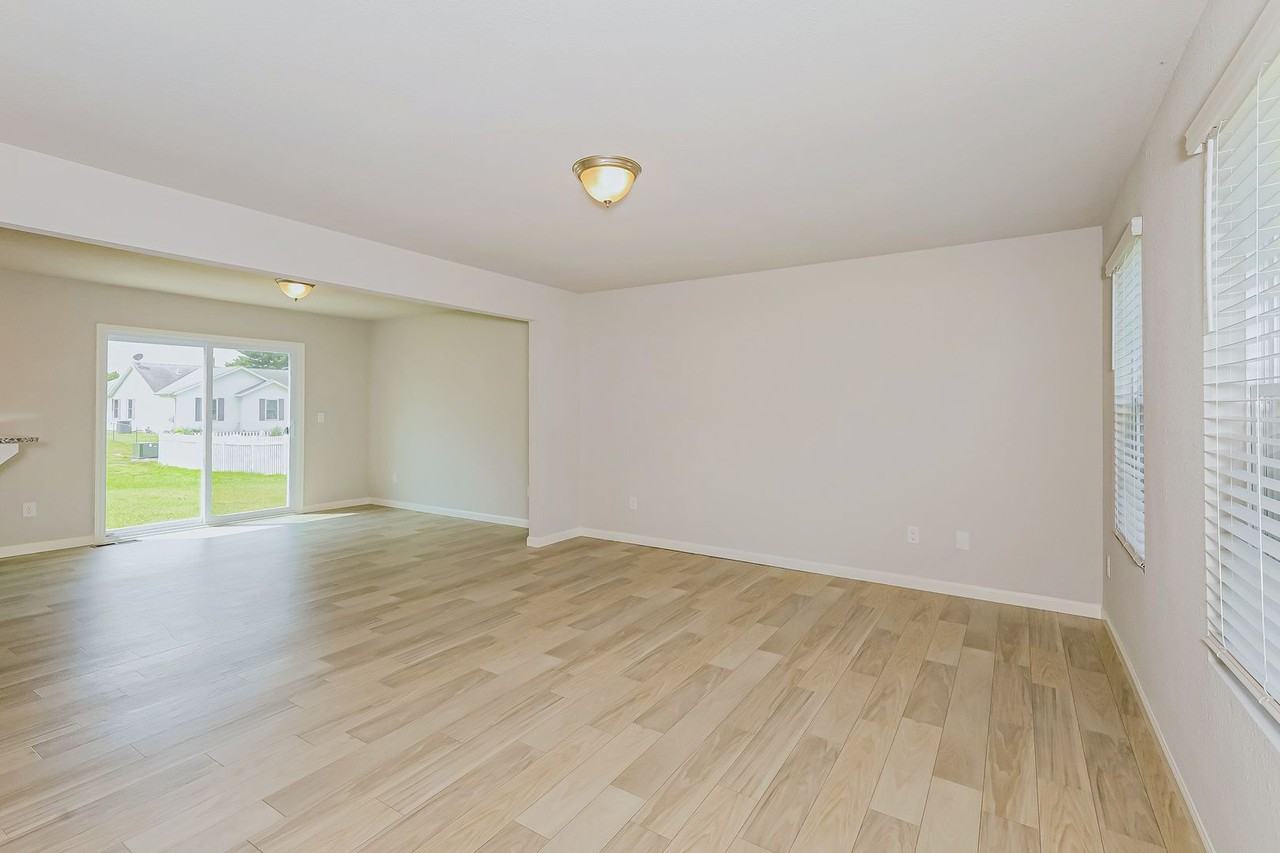 613 Courtyard Pl - Photo 4 of 30